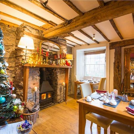 Self Catering Accommodation, Cornerstones, 16Th Century Luxury House Overlooking The River Llangollen Extérieur photo