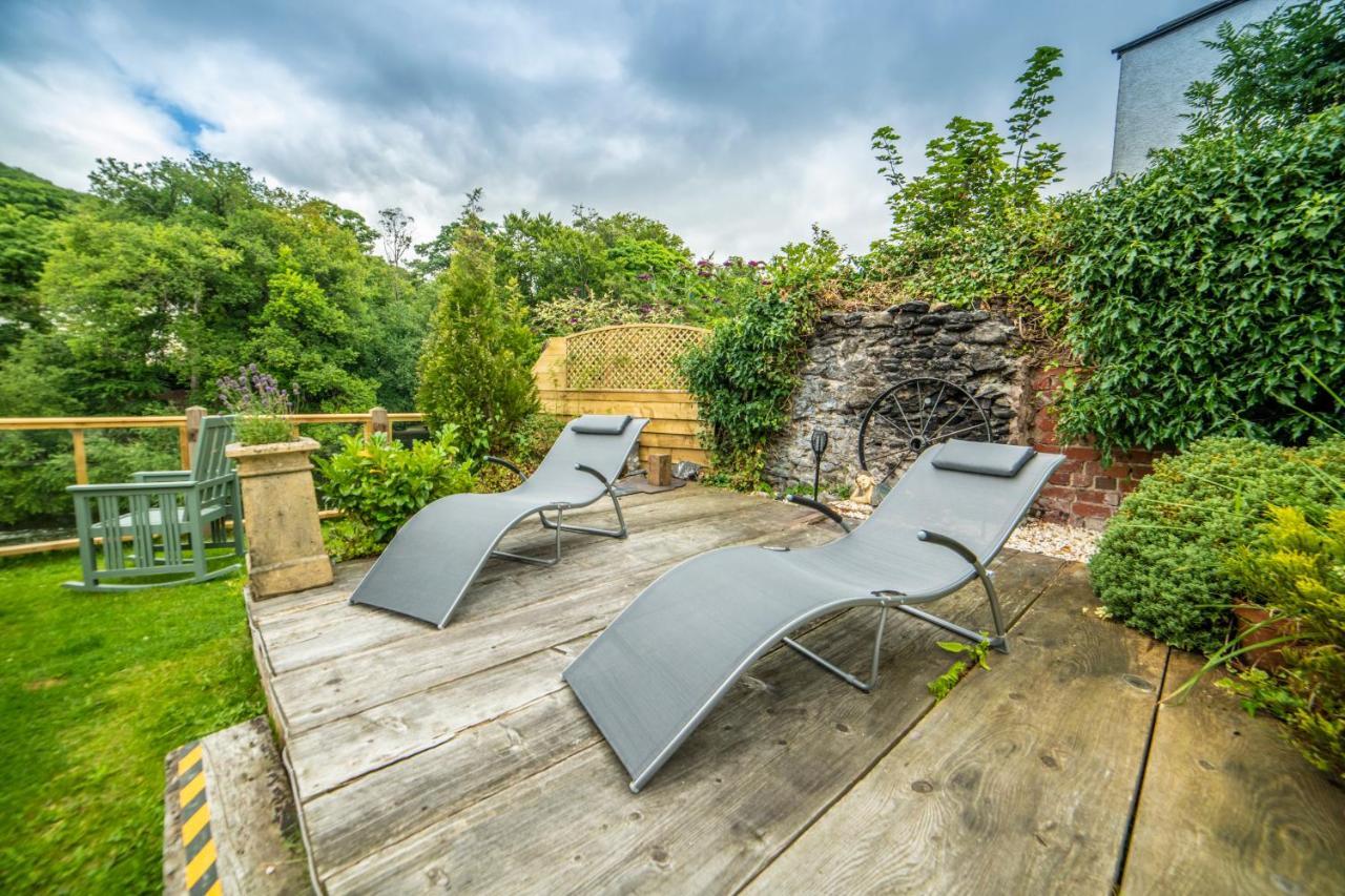 Self Catering Accommodation, Cornerstones, 16Th Century Luxury House Overlooking The River Llangollen Extérieur photo