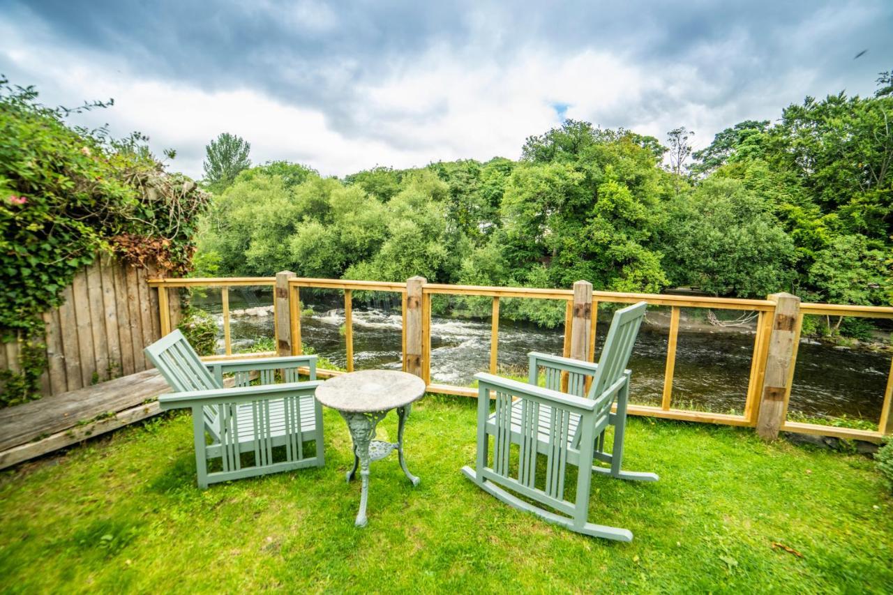 Self Catering Accommodation, Cornerstones, 16Th Century Luxury House Overlooking The River Llangollen Extérieur photo