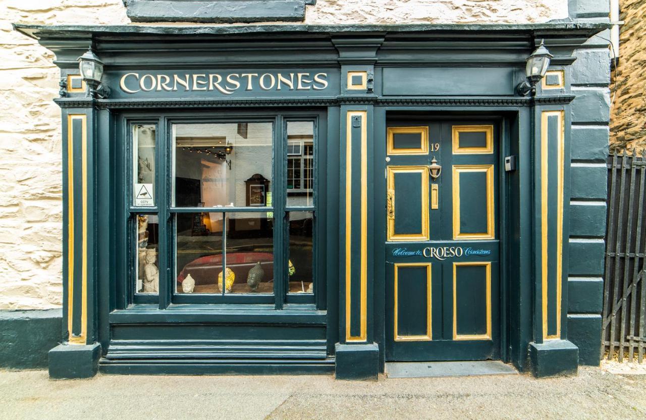 Self Catering Accommodation, Cornerstones, 16Th Century Luxury House Overlooking The River Llangollen Extérieur photo