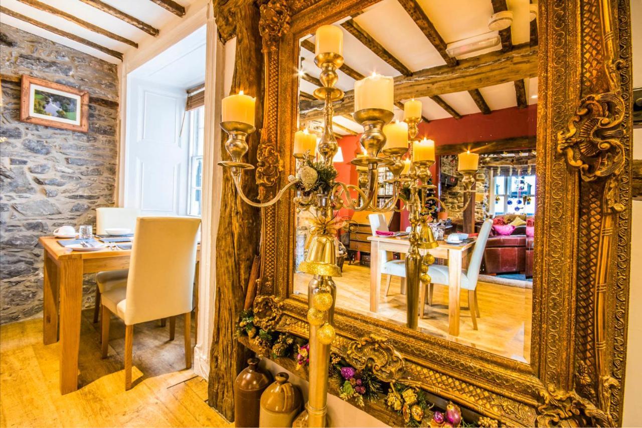 Self Catering Accommodation, Cornerstones, 16Th Century Luxury House Overlooking The River Llangollen Extérieur photo